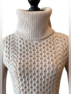 Club Monaco Soft Pink Cropped cable knit turtleneck lambswool angora EUC XS